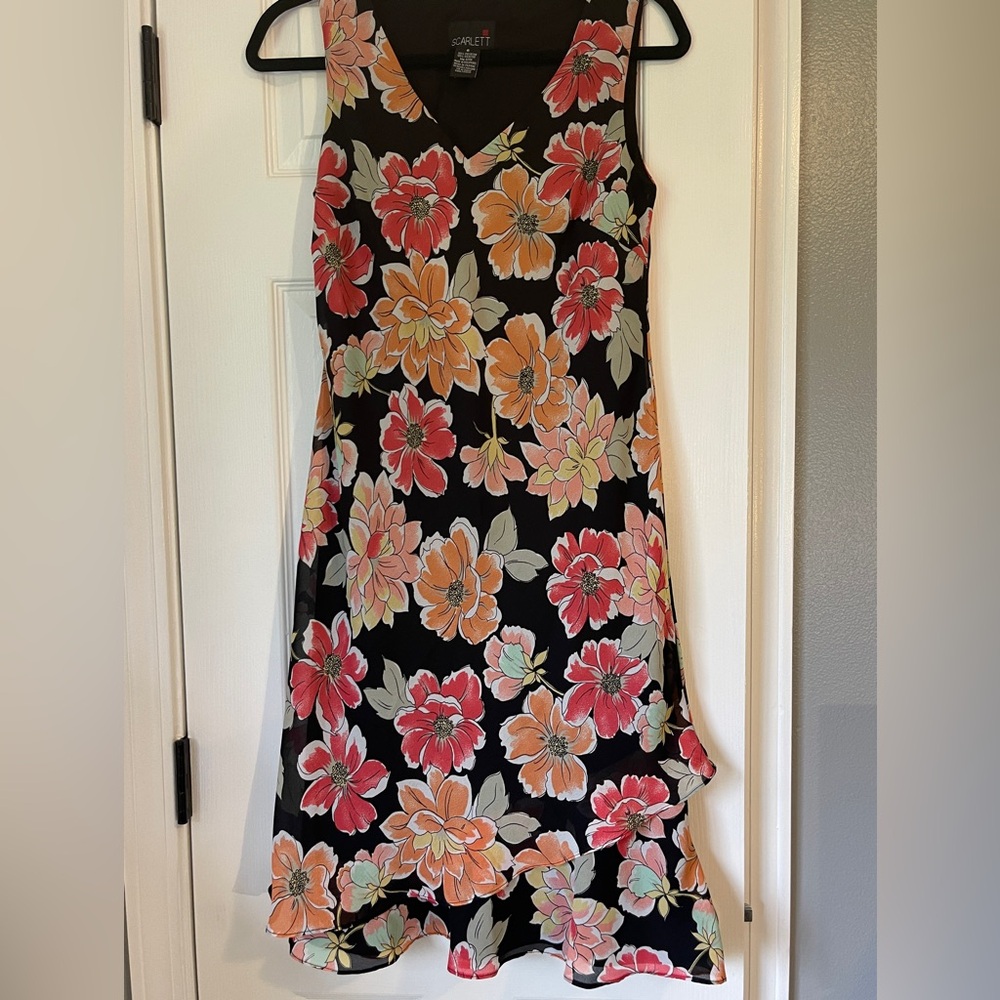 Scarlett Size 6 Floral Sleeveless‎ Dress